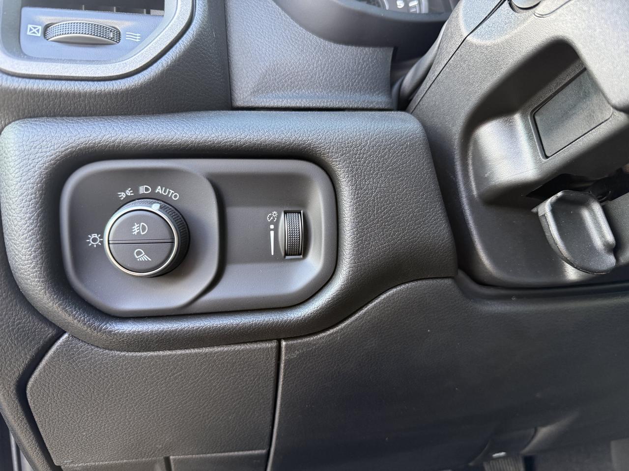 2026 Ram 2500 Black Express Crew Cab 4x4 | V8 HEMI | Black Cloth Interior | 20IN Black Wheels | Sport Hood Redwater AB