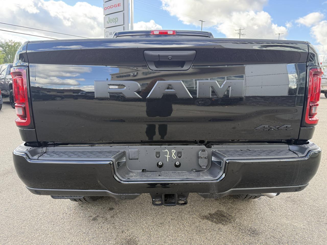 2026 Ram 2500 Black Express Crew Cab 4x4 | V8 HEMI | Black Cloth Interior | 20IN Black Wheels | Sport Hood Redwater AB