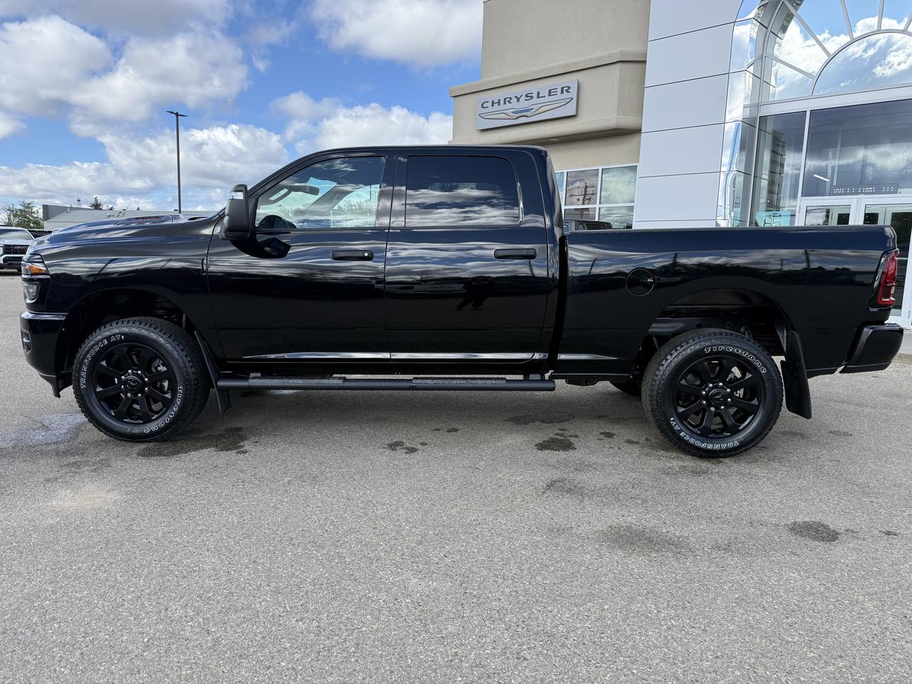 2026 Ram 2500 Black Express Crew Cab 4x4 | V8 HEMI | Black Cloth Interior | 20IN Black Wheels | Sport Hood Redwater AB
