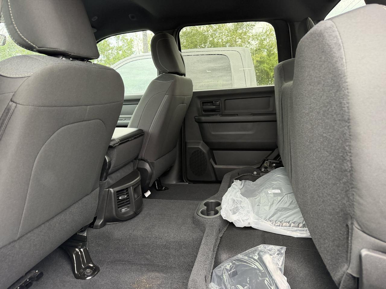 2026 Ram 2500 Black Express Crew Cab 4x4 | V8 HEMI | Black Interior | Bright White | Android Auto Apple CarPlay Redwater AB