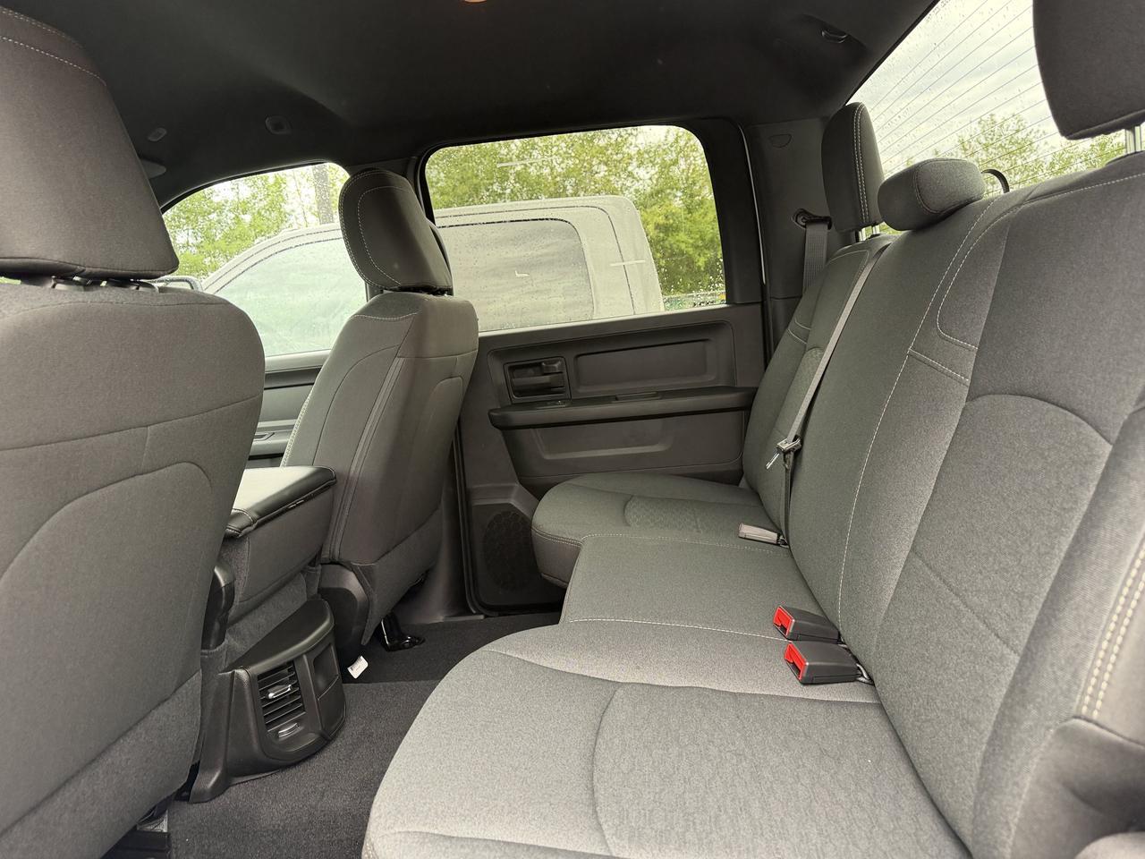 2026 Ram 2500 Black Express Crew Cab 4x4 | V8 HEMI | Black Interior | Bright White | Android Auto Apple CarPlay Redwater AB