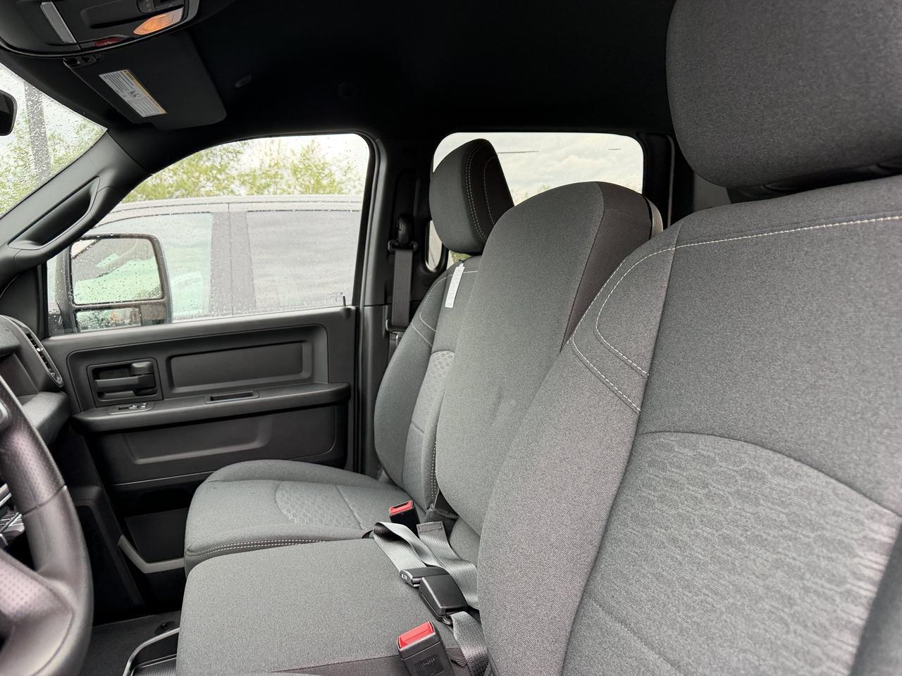 2026 Ram 2500 Black Express Crew Cab 4x4 | V8 HEMI | Black Interior | Bright White | Android Auto Apple CarPlay Redwater AB