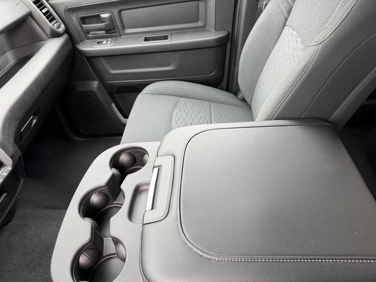 2026 Ram 2500 Black Express Crew Cab 4x4 | V8 HEMI | Black Interior | Bright White | Android Auto Apple CarPlay Redwater AB