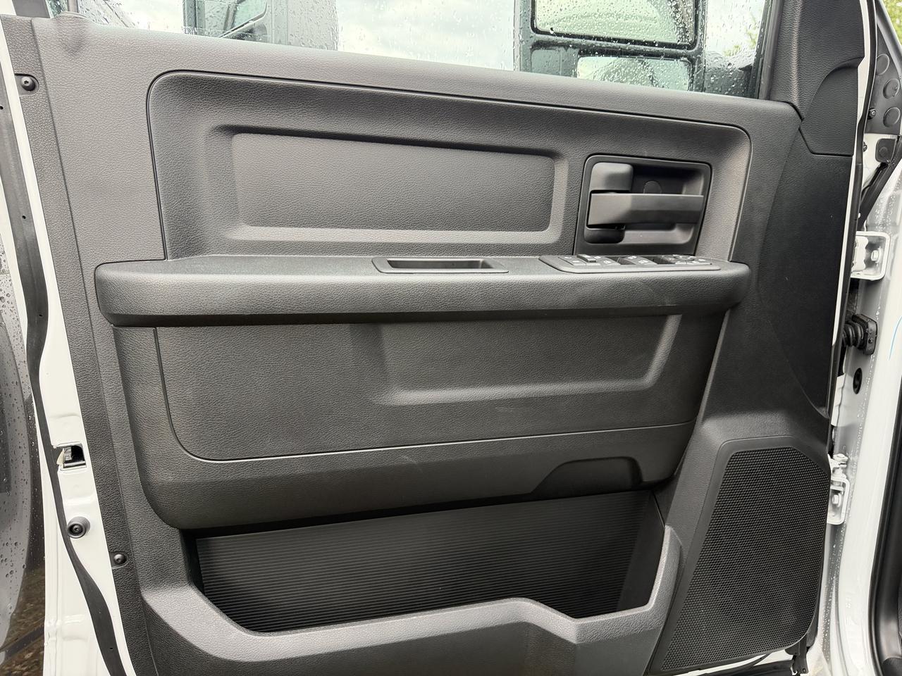 2026 Ram 2500 Black Express Crew Cab 4x4 | V8 HEMI | Black Interior | Bright White | Android Auto Apple CarPlay Redwater AB