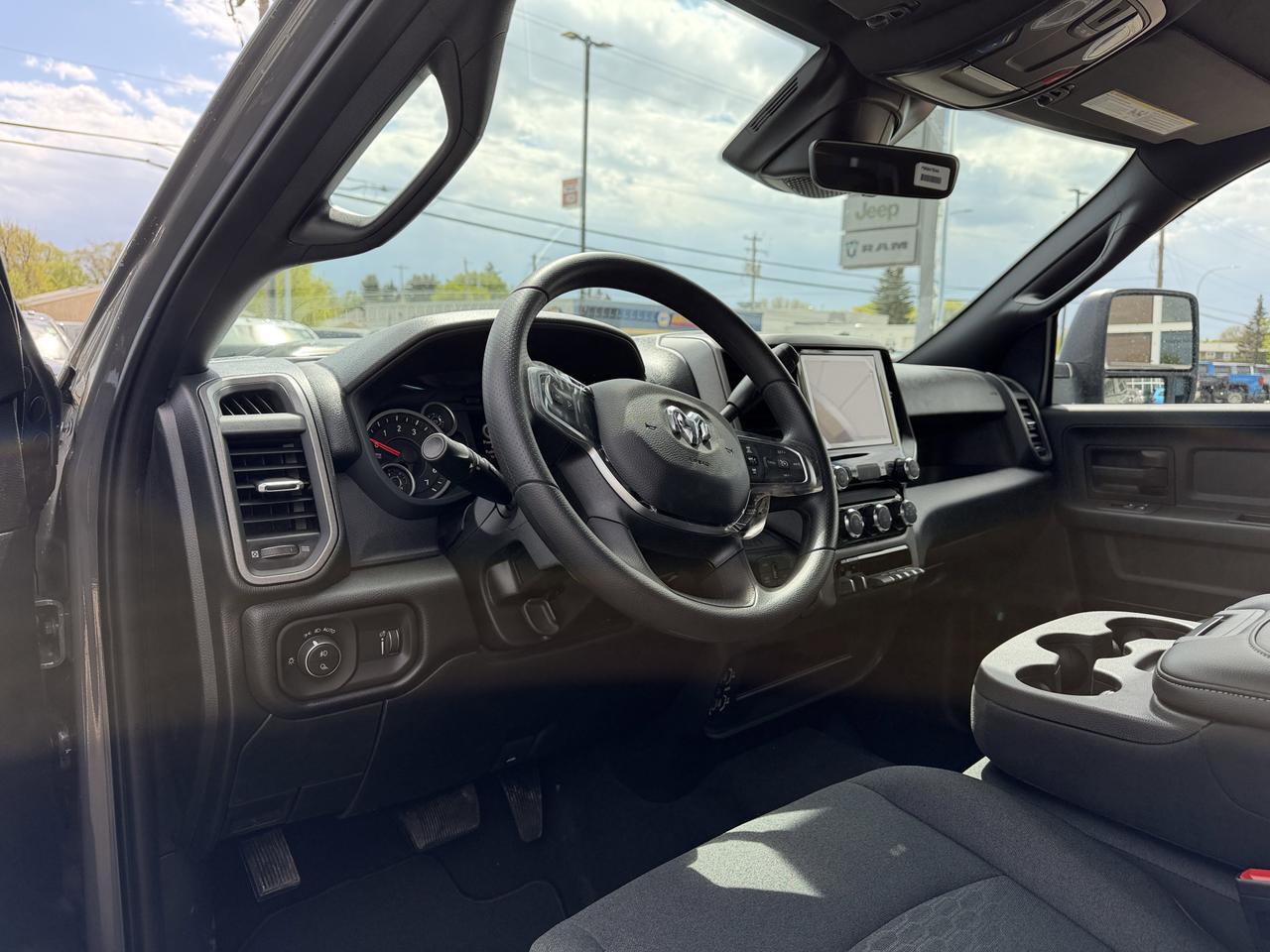 2026 Ram 2500 Black Express Crew Cab 4x4 | V8 HEMI | NAV | 20IN Black Wheels | Side Steps | 5th Wheel Prep Redwater AB