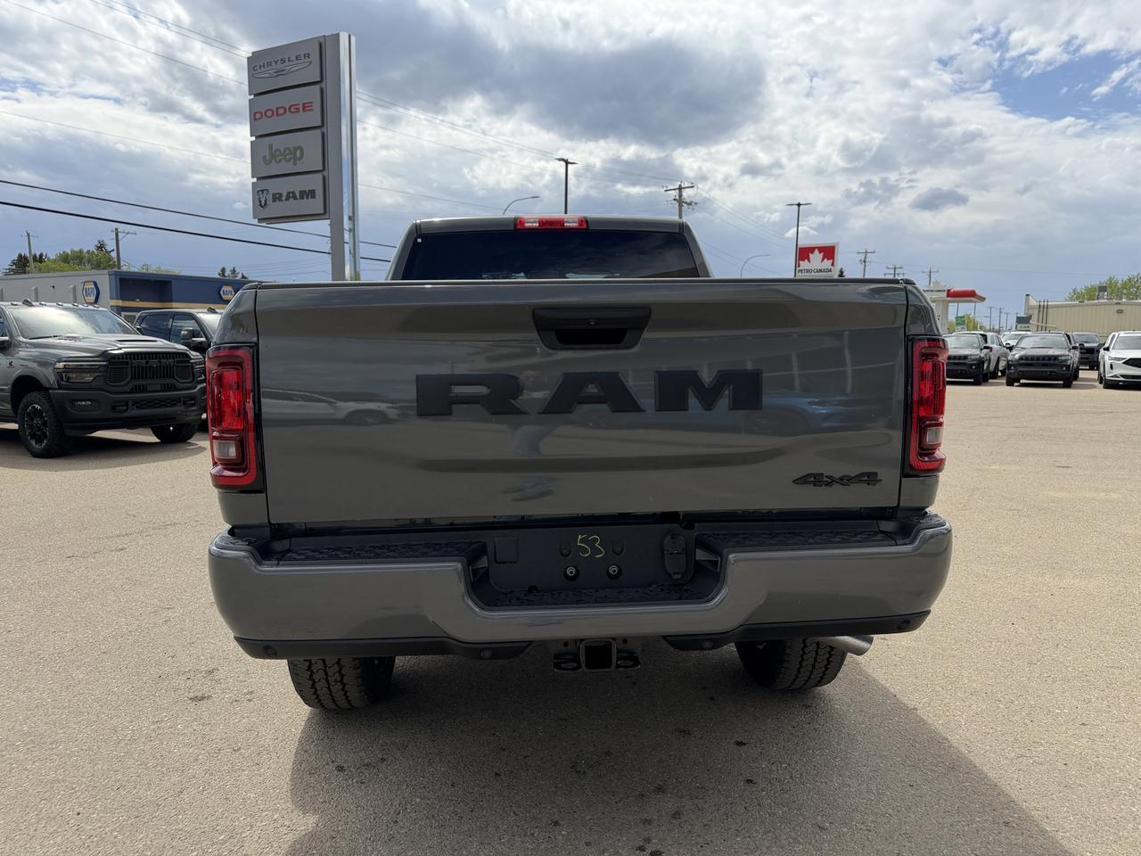 2026 Ram 2500 Black Express Crew Cab 4x4 | V8 HEMI | NAV | 20IN Black Wheels | Side Steps | 5th Wheel Prep Redwater AB