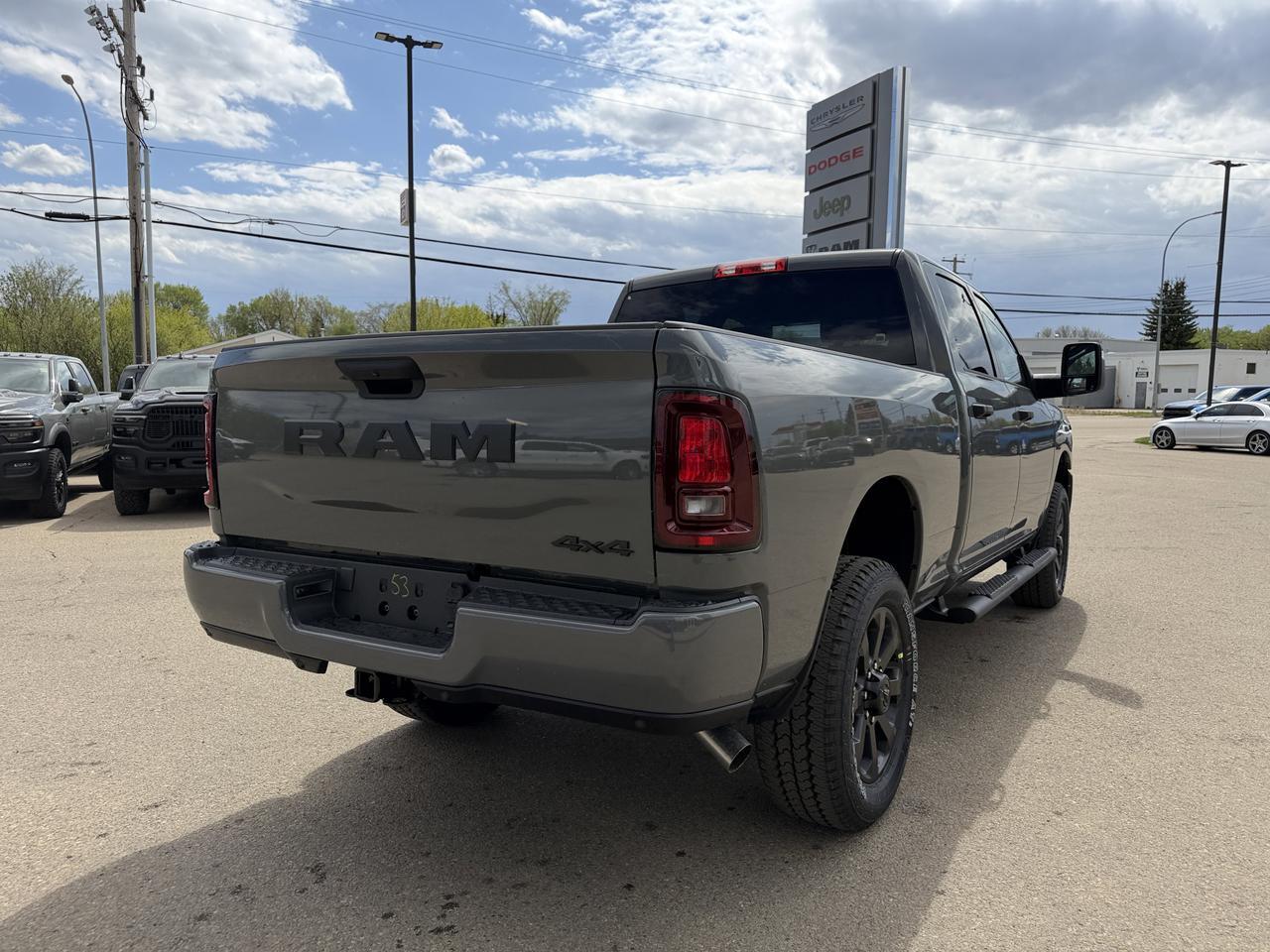 2026 Ram 2500 Black Express Crew Cab 4x4 | V8 HEMI | NAV | 20IN Black Wheels | Side Steps | 5th Wheel Prep Redwater AB