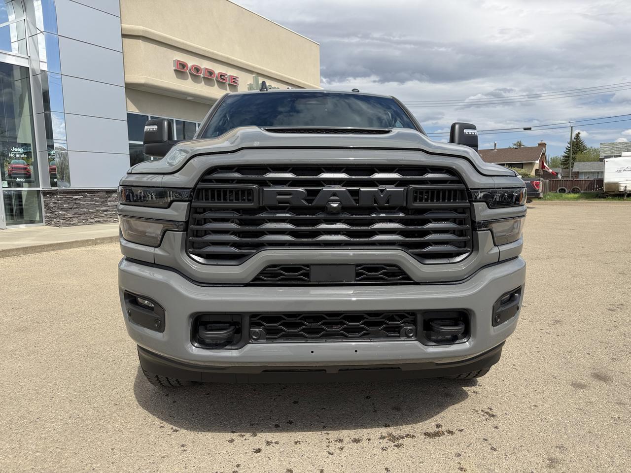 2026 Ram 2500 Black Express Crew Cab 4x4 | V8 HEMI | NAV | 20IN Black Wheels | Side Steps | 5th Wheel Prep Redwater AB