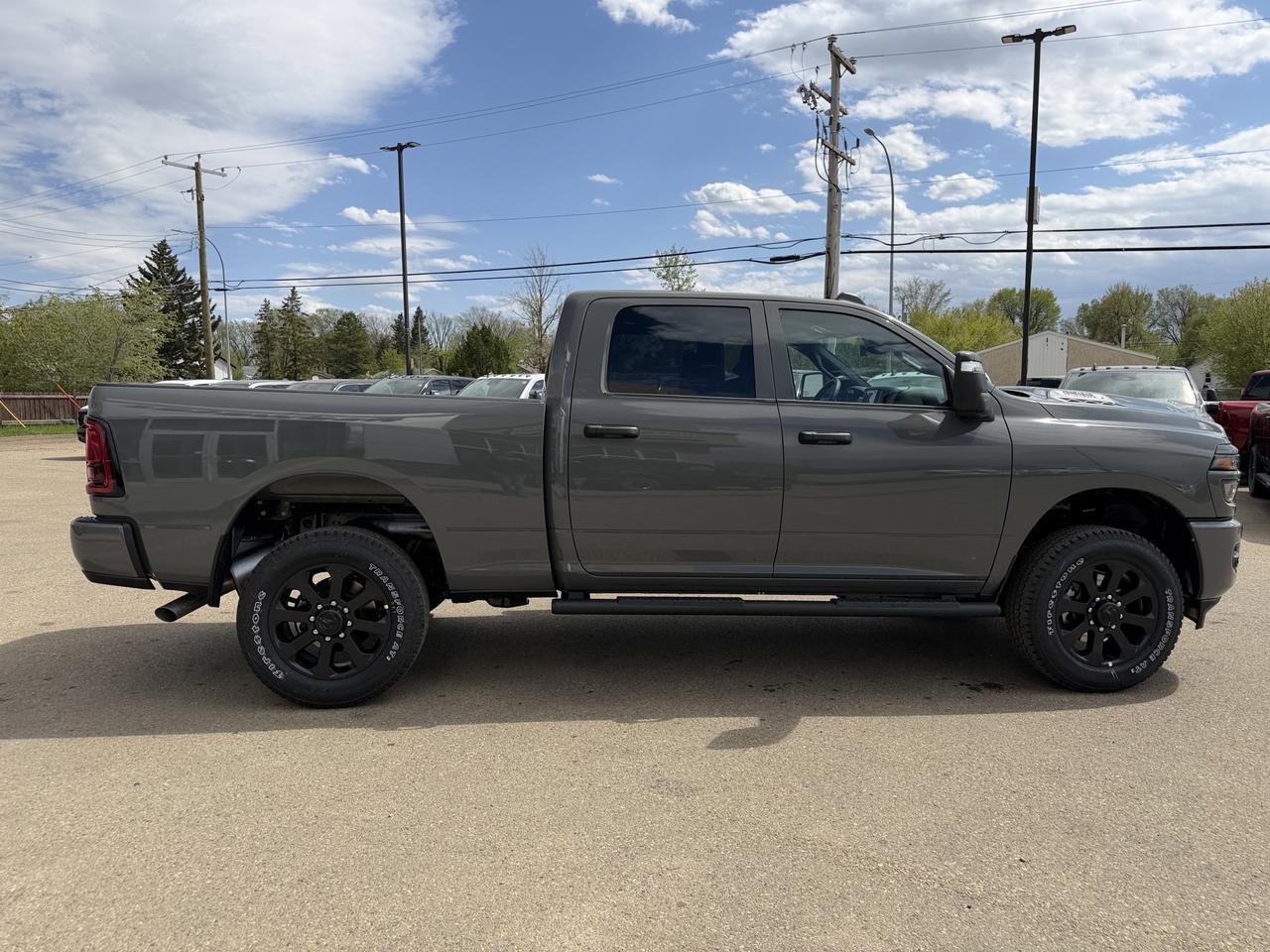 2026 Ram 2500 Black Express Crew Cab 4x4 | V8 HEMI | NAV | 20IN Black Wheels | Side Steps | 5th Wheel Prep Redwater AB