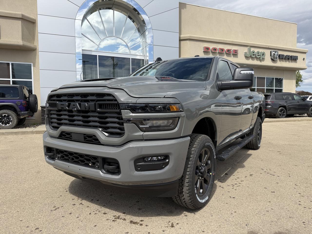 2026 Ram 2500 Black Express Crew Cab 4x4 | V8 HEMI | NAV | 20IN Black Wheels | Side Steps | 5th Wheel Prep Redwater AB