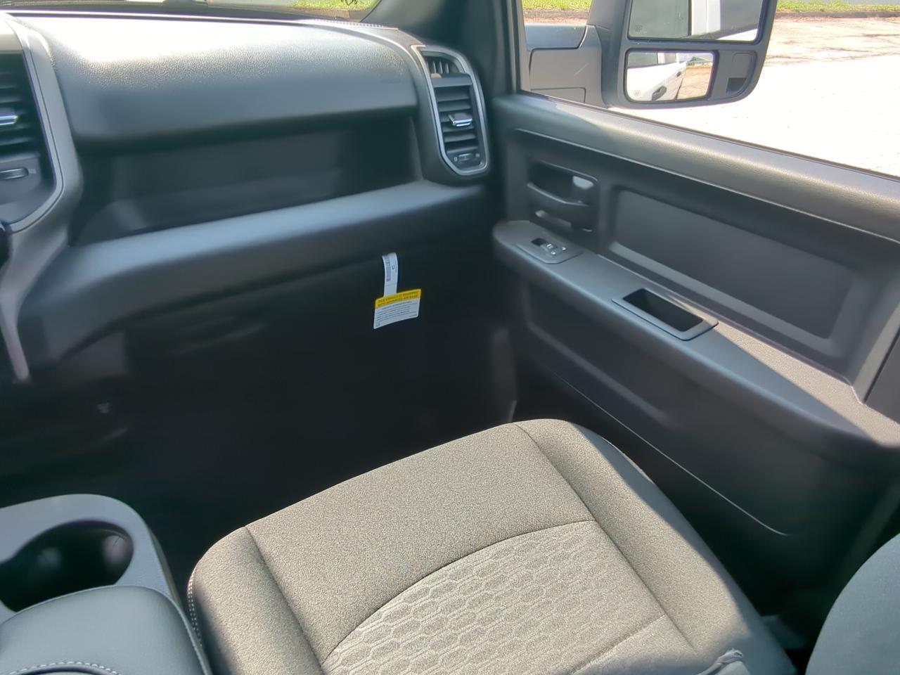 2026 Ram 2500 Black Express Appleton WI