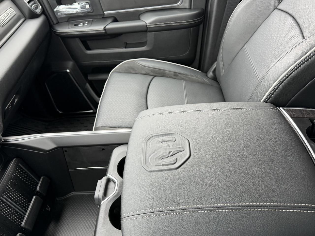 2026 Ram 2500 Laramie Night Edition Crew Cab 4x4 | Cummins Diesel | Sunroof | 12IN Display | NAV | 5th Wheel Prep Redwater AB