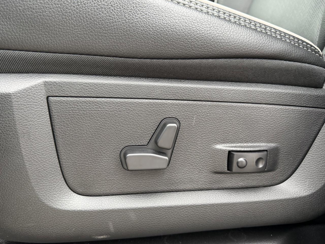 2026 Ram 2500 Laramie Night Edition Crew Cab 4x4 | Cummins Diesel | Sunroof | 12IN Display | NAV | 5th Wheel Prep Redwater AB