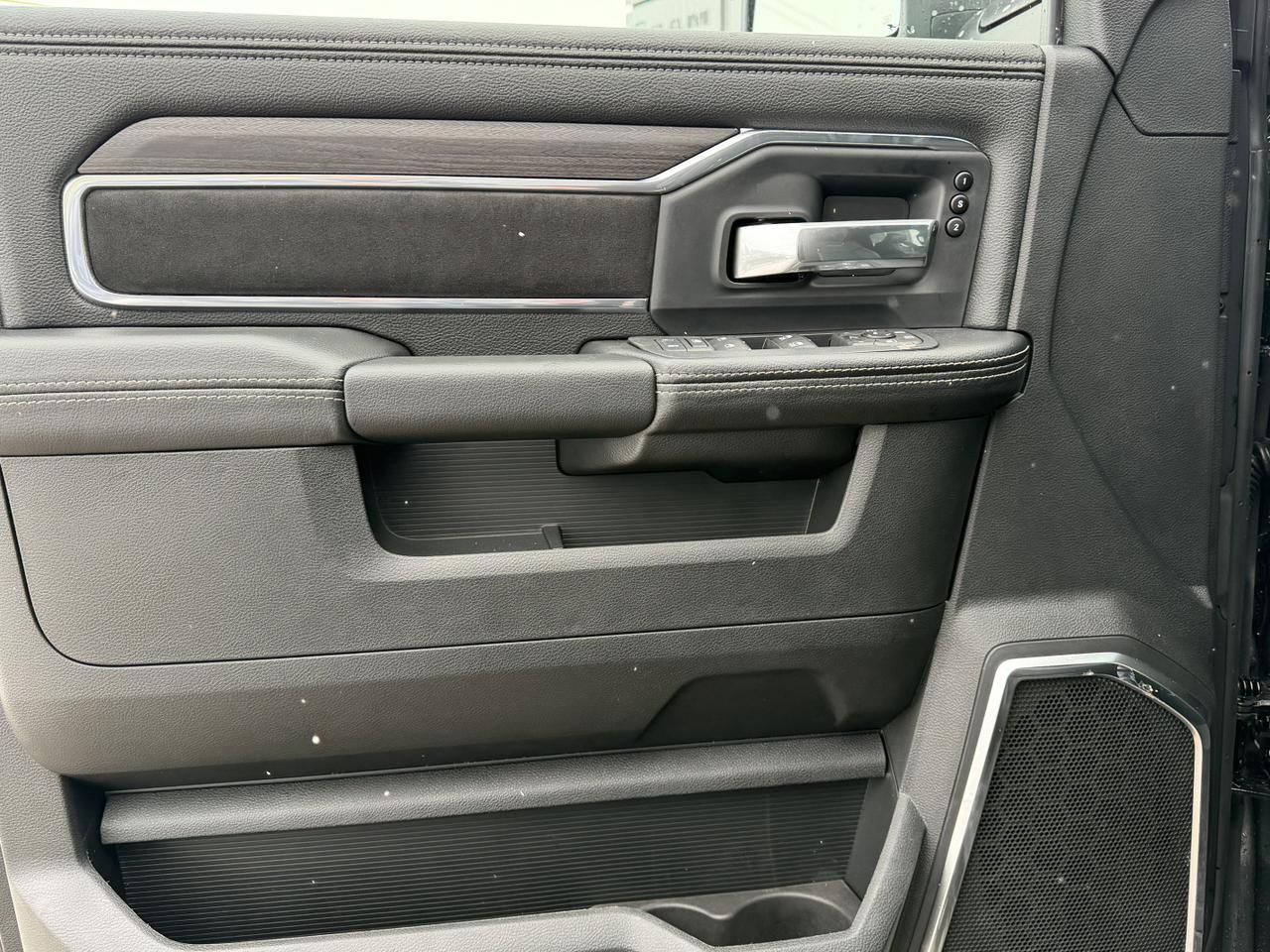 2026 Ram 2500 Laramie Night Edition Crew Cab 4x4 | Cummins Diesel | Sunroof | 12IN Display | NAV | 5th Wheel Prep Redwater AB