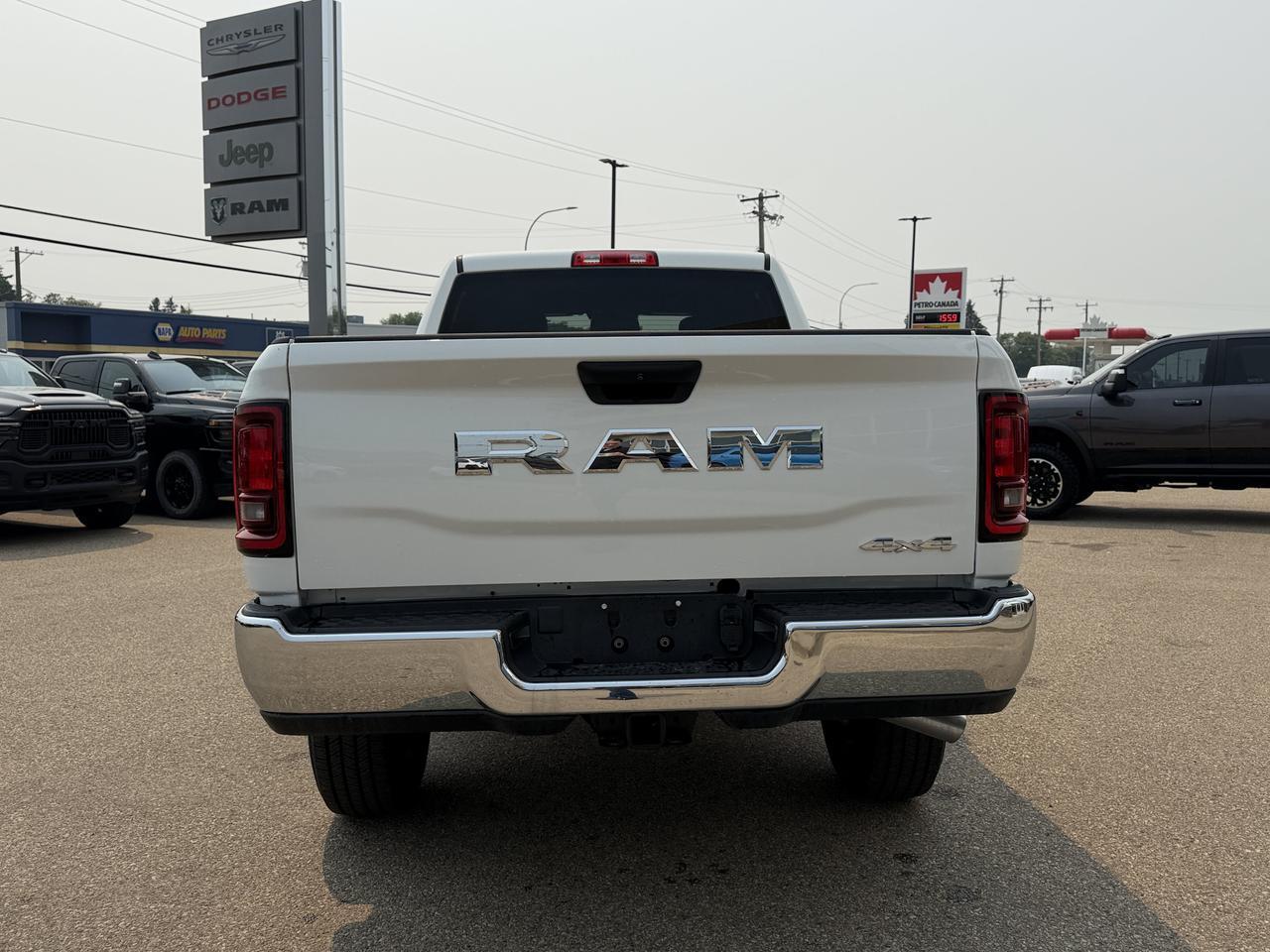 2026 Ram 2500 Tradesman Crew Cab 4x4 | HEMI V8 | Backup Camera | Chrome Appearance Group Redwater AB