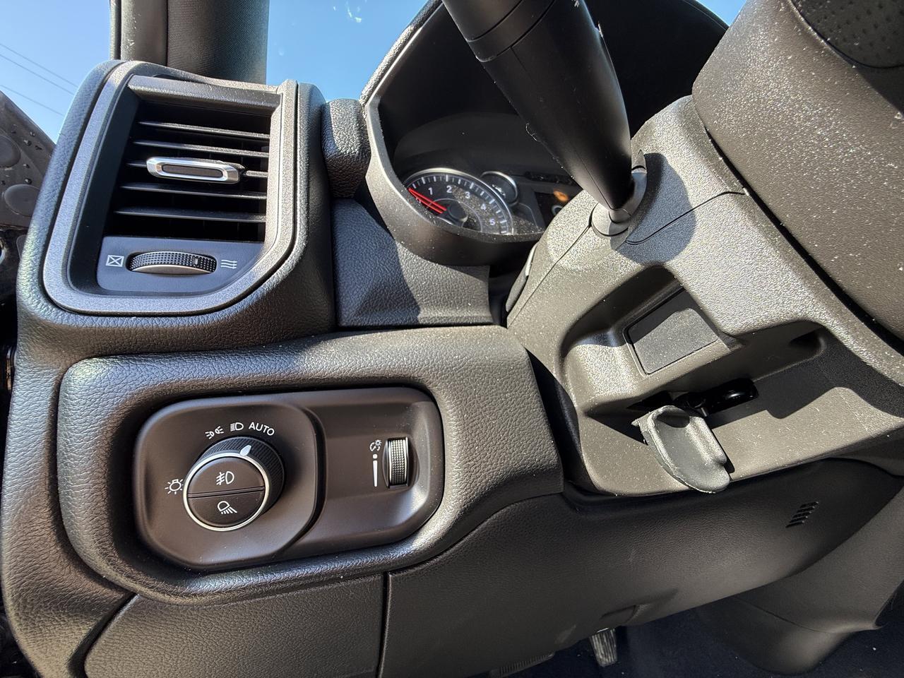 2026 Ram 2500 Tradesman Crew Cab 4x4 | HEMI V8 | Low KMs | NAV | 12IN Display | Mopar Side Steps | Towing Pkg Redwater AB