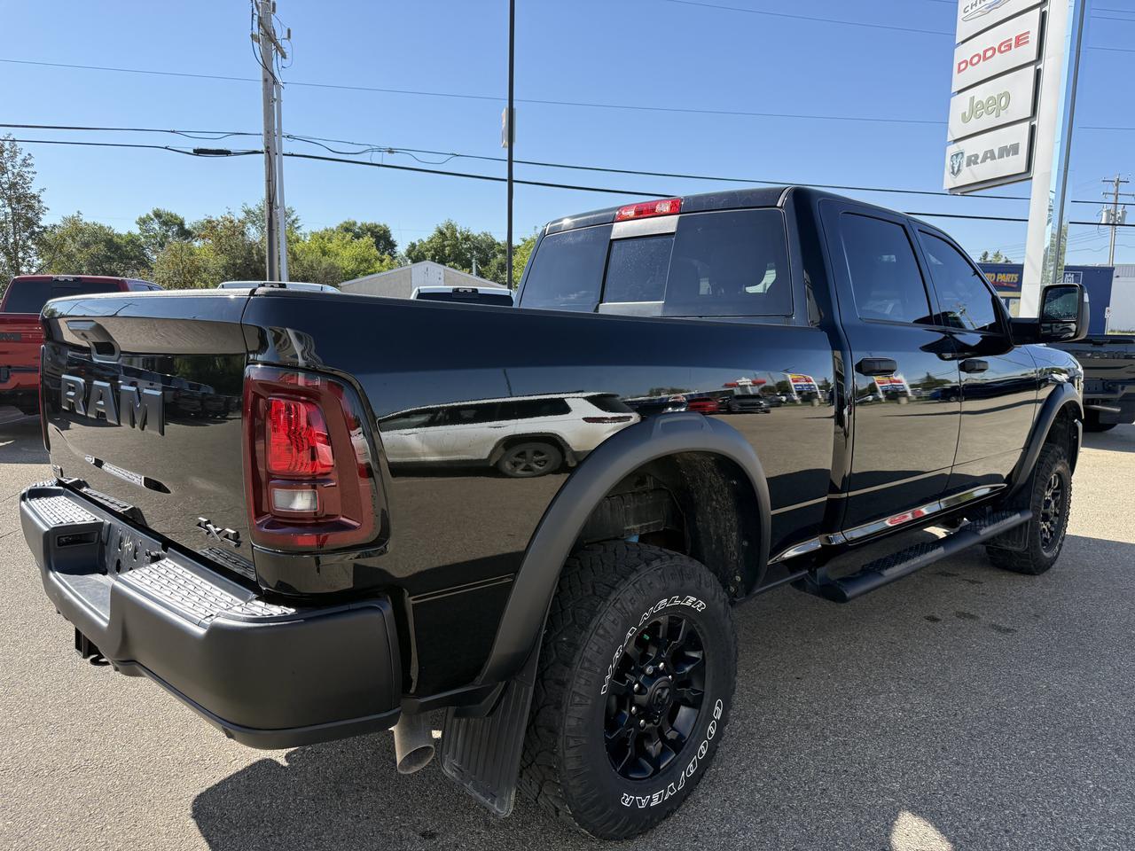 2026 Ram 2500 Tradesman Crew Cab 4x4 | HEMI V8 | Low KMs | NAV | 12IN Display | Mopar Side Steps | Towing Pkg Redwater AB