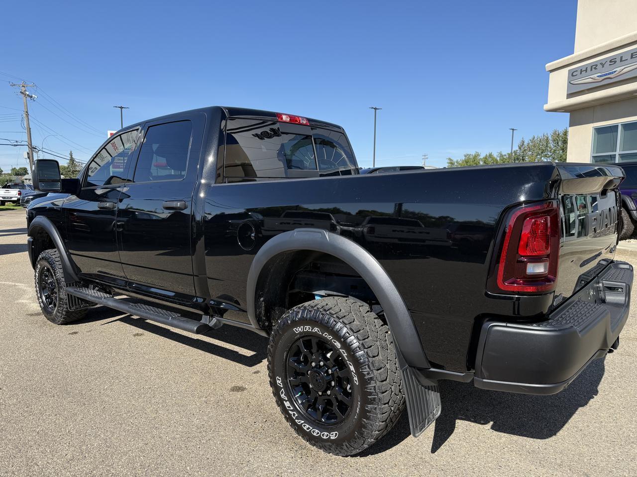 2026 Ram 2500 Tradesman Crew Cab 4x4 | HEMI V8 | Low KMs | NAV | 12IN Display | Mopar Side Steps | Towing Pkg Redwater AB
