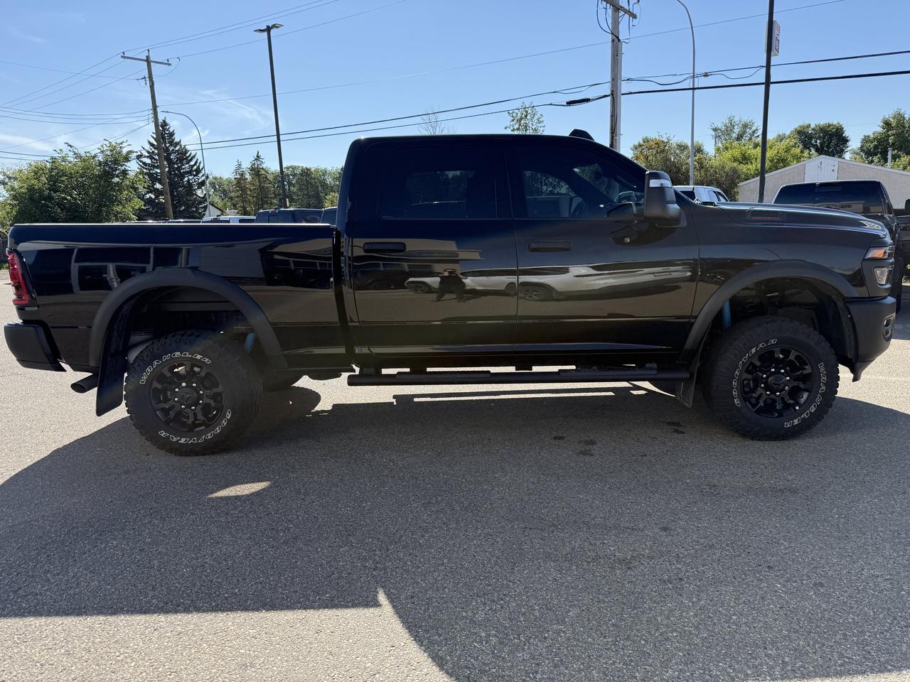 2026 Ram 2500 Tradesman Crew Cab 4x4 | HEMI V8 | Low KMs | NAV | 12IN Display | Mopar Side Steps | Towing Pkg Redwater AB