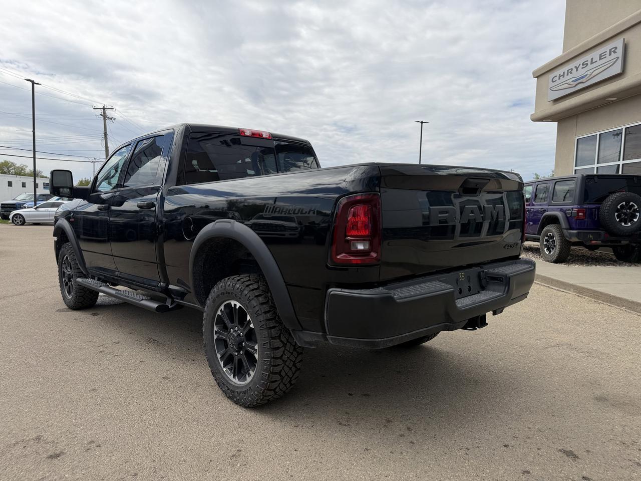 2026 Ram 2500 Warlock Crew Cab 4x4 | Cummins Diesel | 12IN Touchscreen | NAV | 5th Wheel Prep | Side Steps Redwater AB