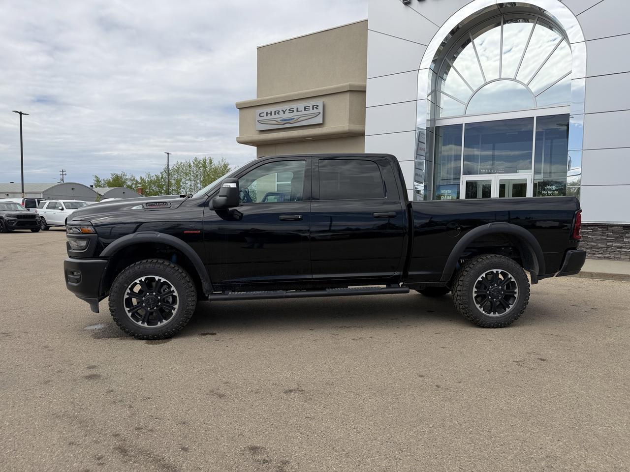 2026 Ram 2500 Warlock Crew Cab 4x4 | Cummins Diesel | 12IN Touchscreen | NAV | 5th Wheel Prep | Side Steps Redwater AB