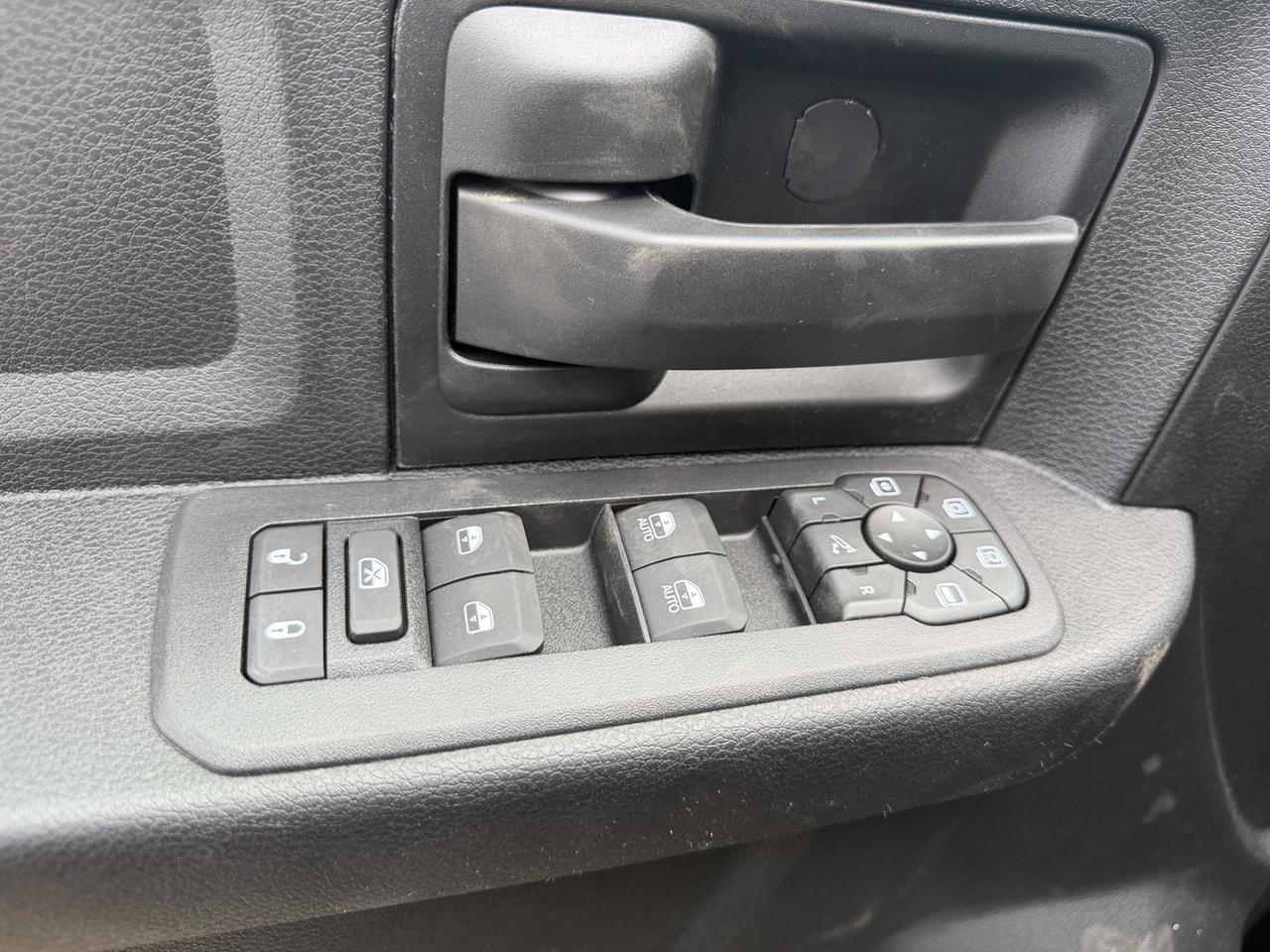 2026 Ram 2500 Warlock Crew Cab 4x4 | Cummins Diesel | 12IN Touchscreen | NAV | 5th Wheel Prep | Side Steps Redwater AB