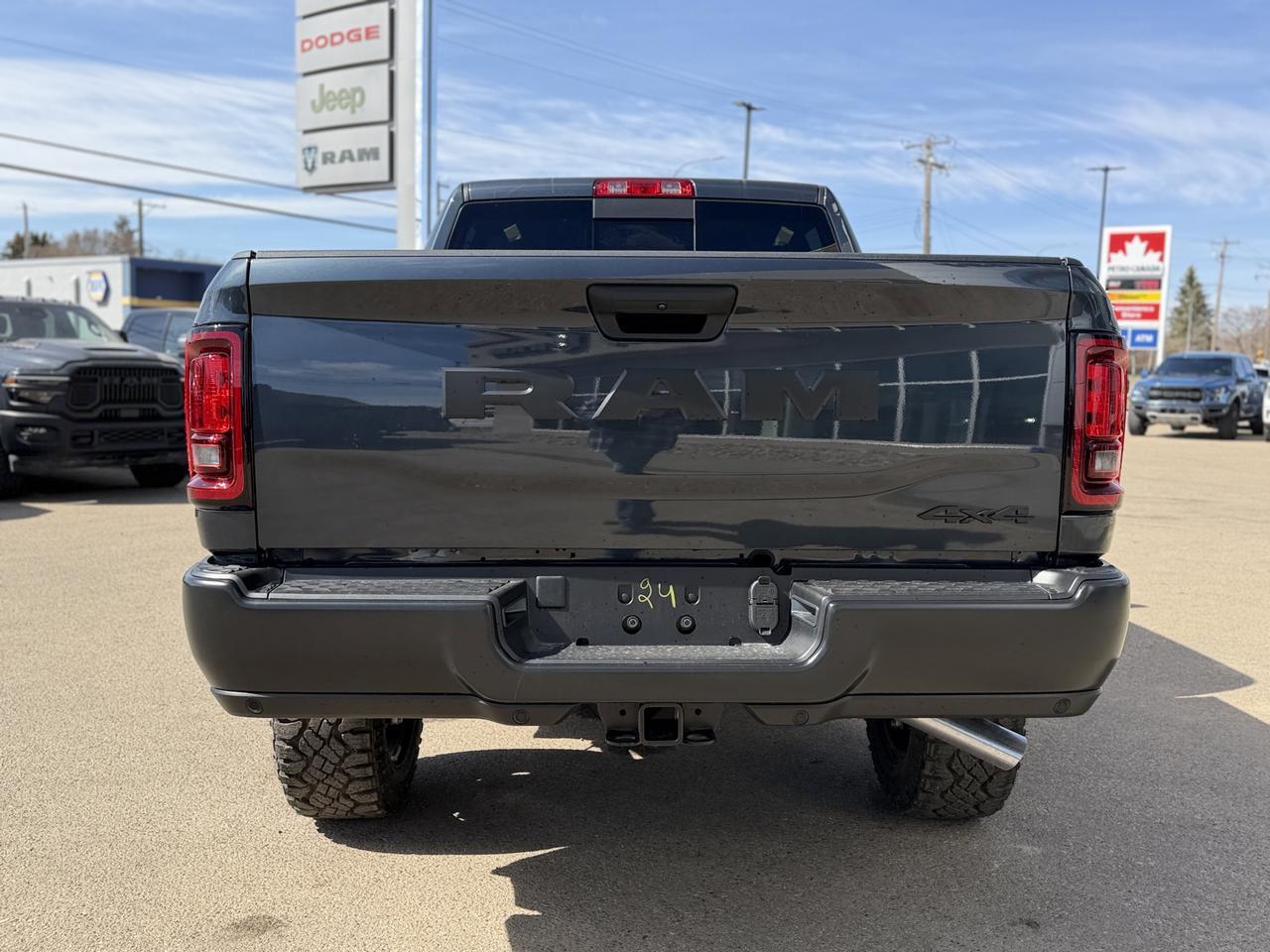 2026 Ram 2500 Warlock Crew Cab 4x4 | HEMI V8 | NAV | 12IN Display | ParkView Camera | 20IN Black Wheels Redwater AB