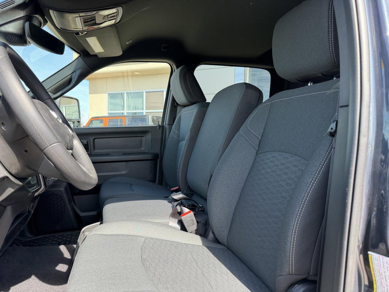2026 Ram 2500 Warlock Crew Cab 4x4 | HEMI V8 | NAV | 12IN Display | ParkView Camera | 20IN Black Wheels Redwater AB