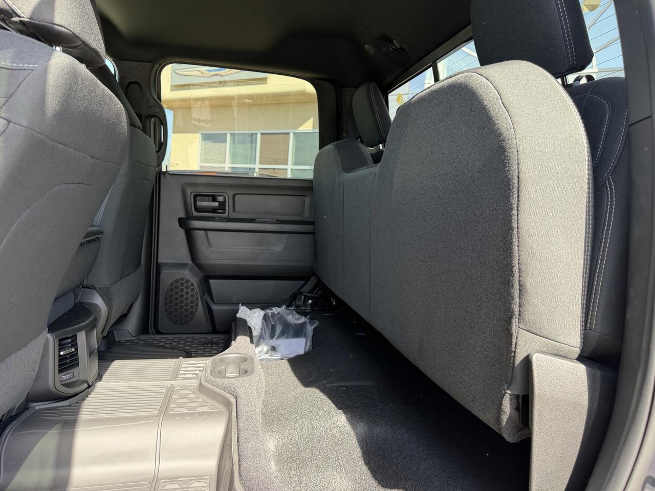 2026 Ram 2500 Warlock Crew Cab 4x4 | HEMI V8 | NAV | 12IN Display | ParkView Camera | 20IN Black Wheels Redwater AB