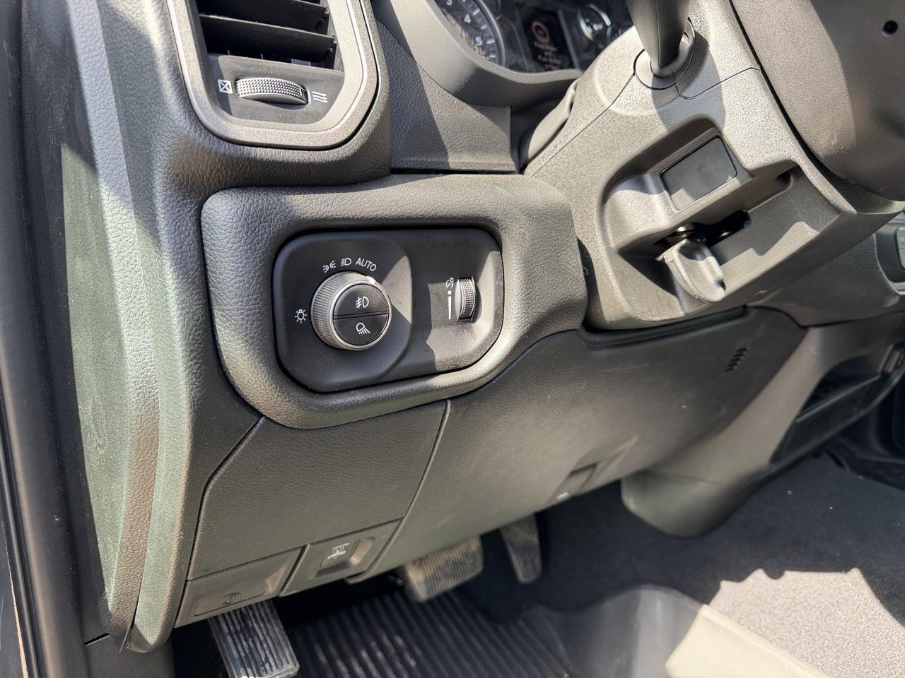 2026 Ram 2500 Warlock Crew Cab 4x4 | HEMI V8 | NAV | 12IN Display | ParkView Camera | 20IN Black Wheels Redwater AB