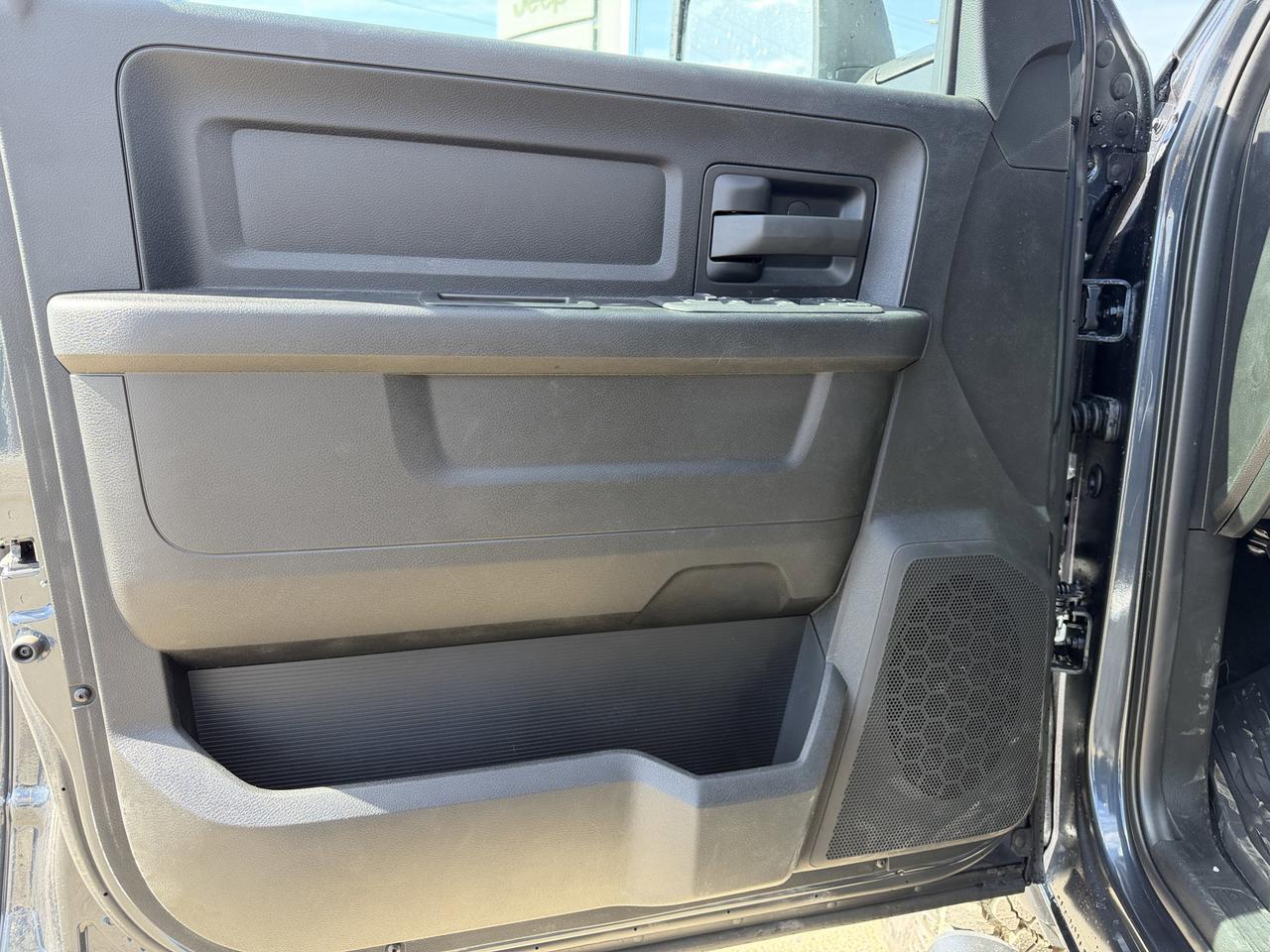 2026 Ram 2500 Warlock Crew Cab 4x4 | HEMI V8 | NAV | 12IN Display | ParkView Camera | 20IN Black Wheels Redwater AB