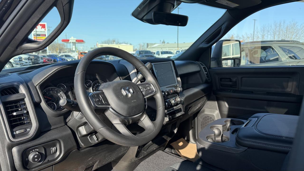 2026 Ram 2500 Warlock Crew Cab 4x4 | V8 HEMI | NAV | 20IN Black Wheels | Backup Camera | Performance Shocks Redwater AB