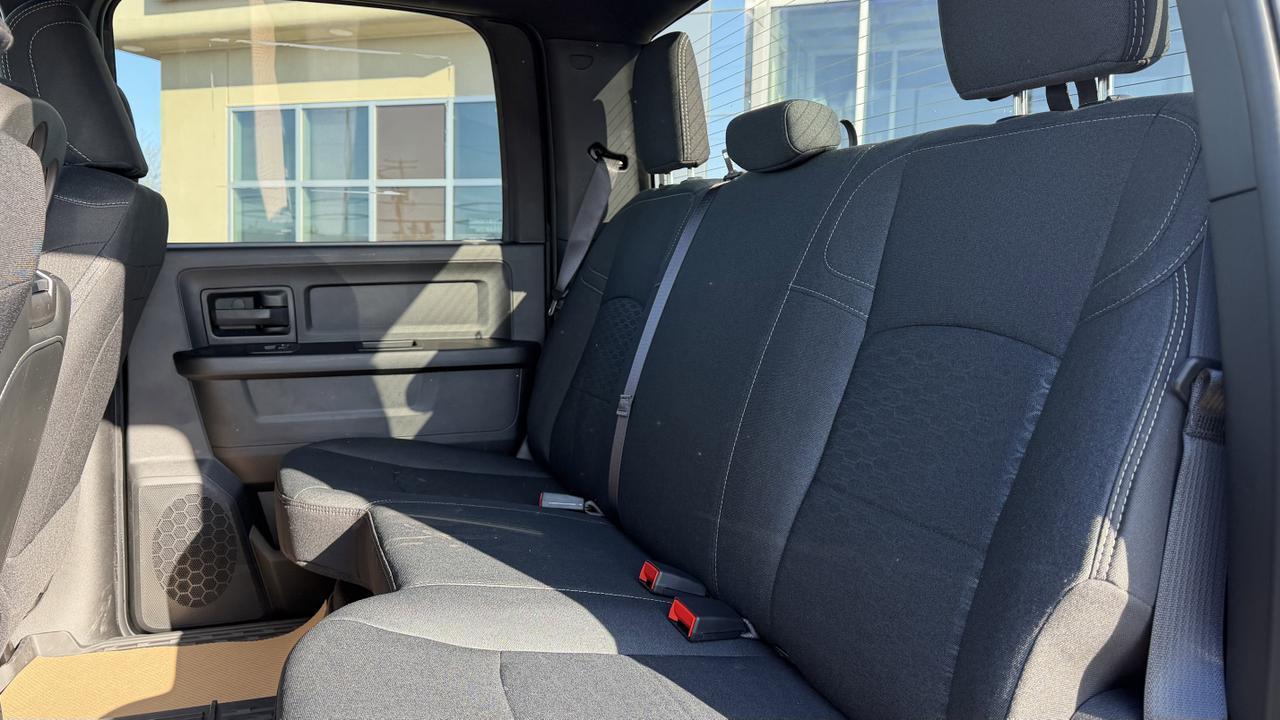 2026 Ram 2500 Warlock Crew Cab 4x4 | V8 HEMI | NAV | 20IN Black Wheels | Backup Camera | Performance Shocks Redwater AB