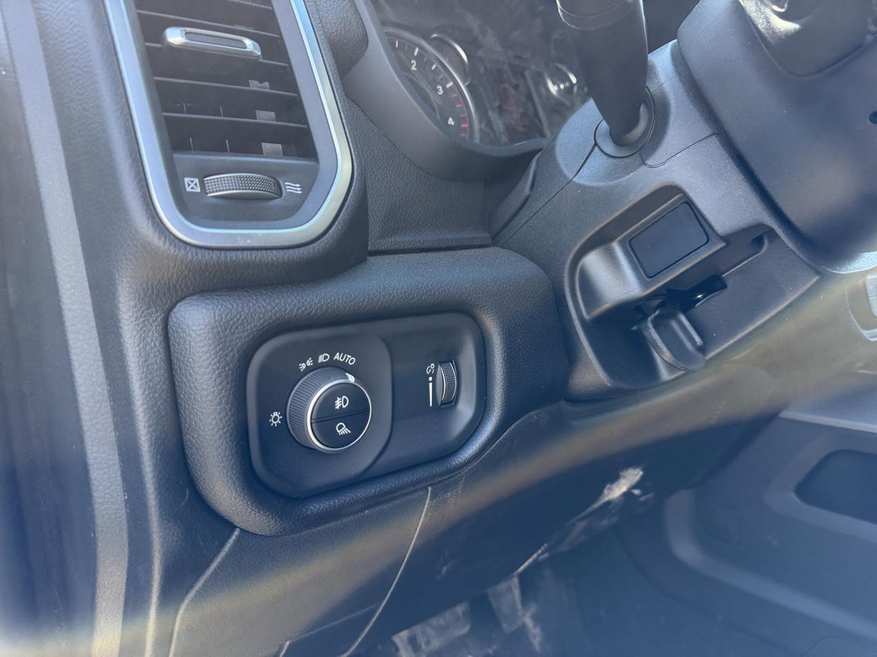 2026 Ram 3500 Big Horn Crew Cab 4x4 | Cummins HO Turbo Diesel | 12IN Touchscreen w NAV | Heated Seats Redwater AB