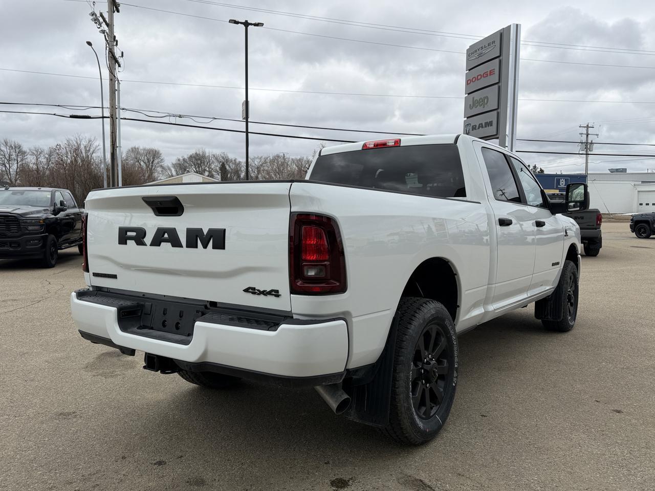 2026 Ram 3500 Big Horn Crew Cab 4x4 | Cummins HO Turbo Diesel | 12IN Touchscreen w NAV | Heated Seats Redwater AB