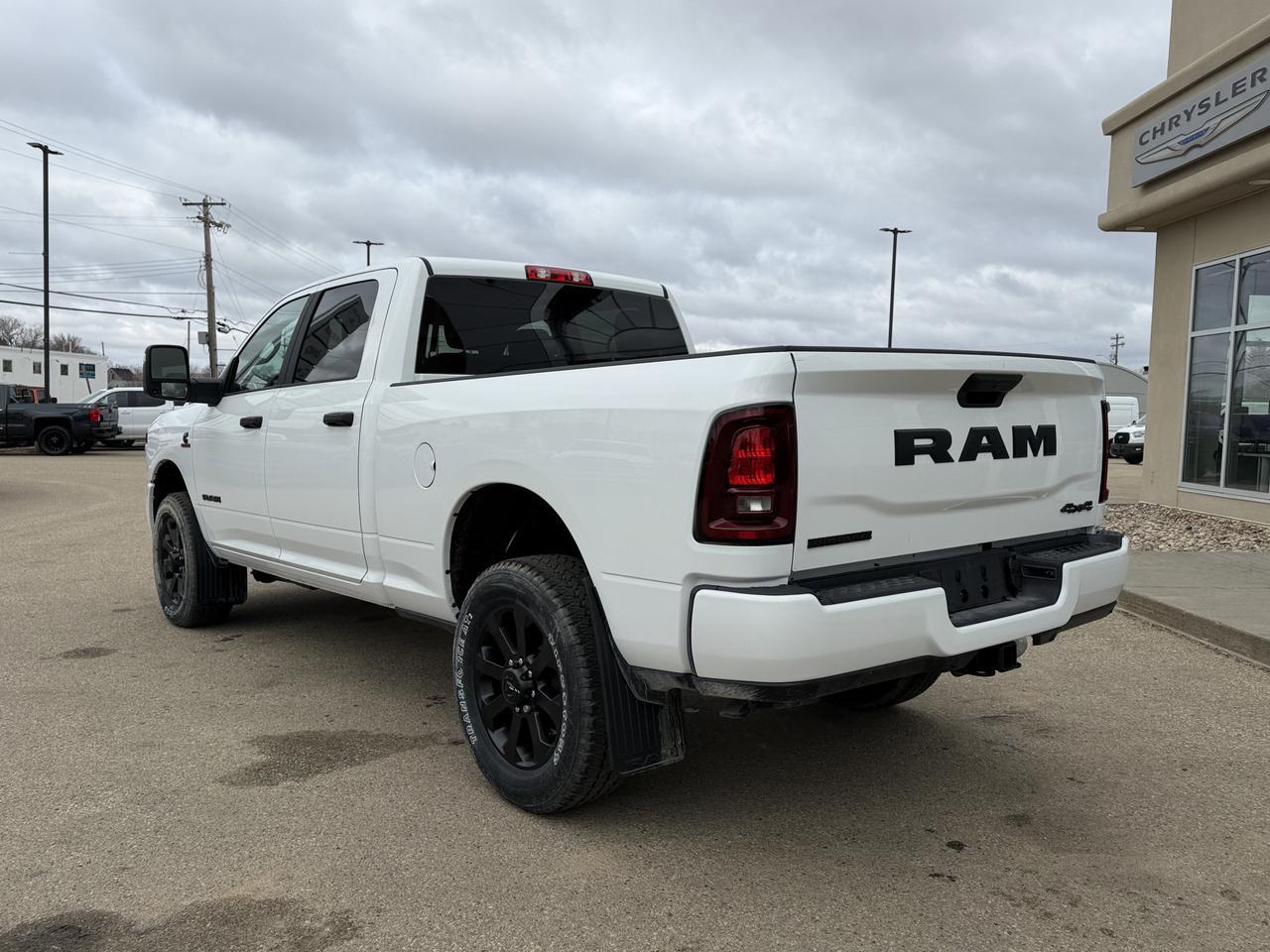 2026 Ram 3500 Big Horn Crew Cab 4x4 | Cummins HO Turbo Diesel | 12IN Touchscreen w NAV | Heated Seats Redwater AB