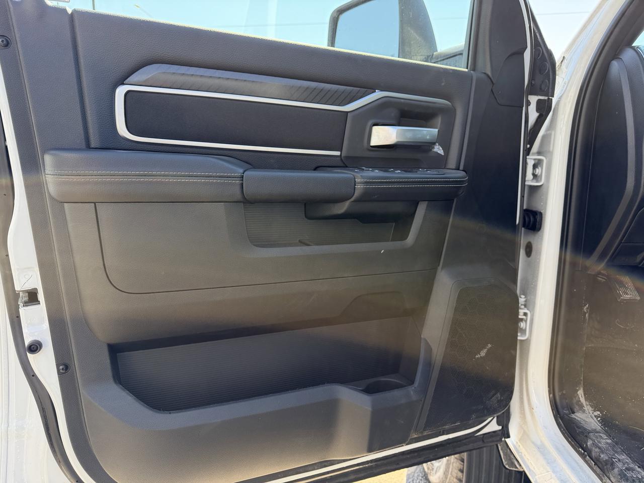 2026 Ram 3500 Big Horn Crew Cab 4x4 | Cummins HO Turbo Diesel | 12IN Touchscreen w NAV | Heated Seats Redwater AB