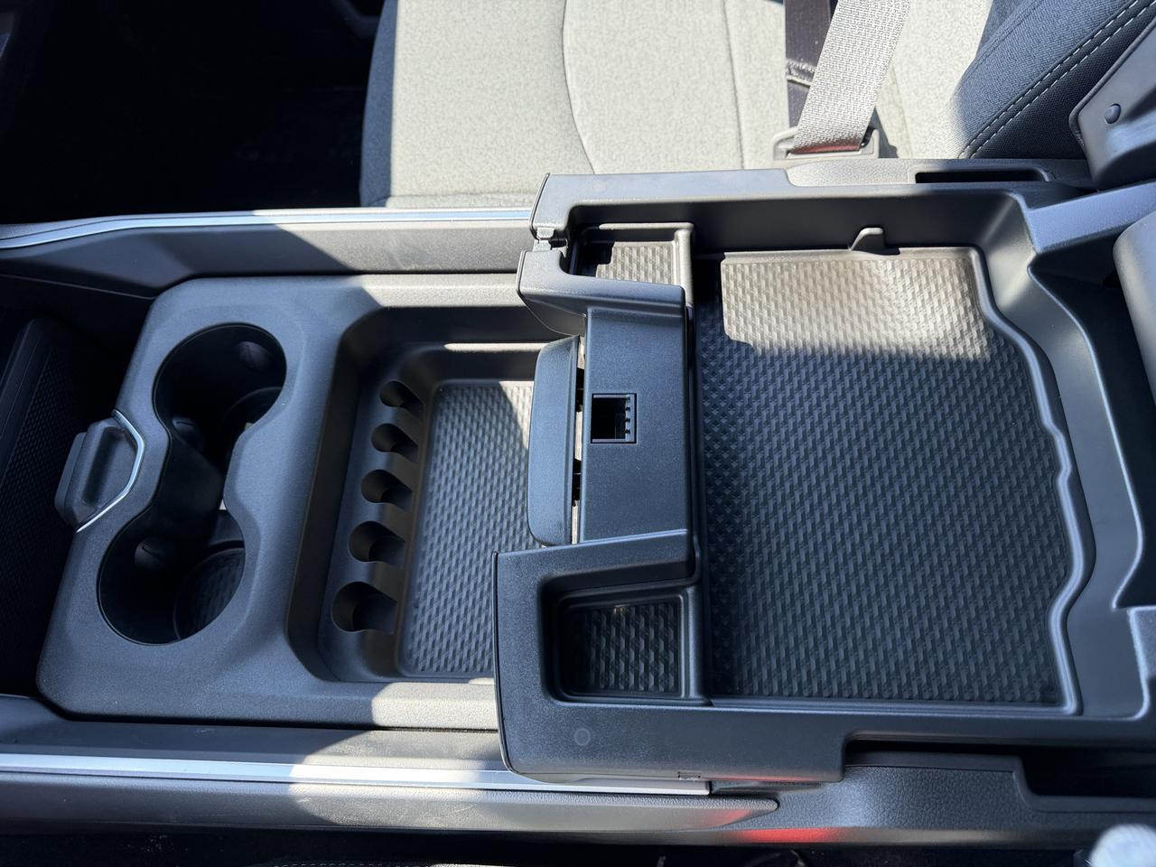 2026 Ram 3500 Big Horn Crew Cab 4x4 | Cummins HO Turbo Diesel | 12IN Touchscreen w NAV | Heated Seats Redwater AB