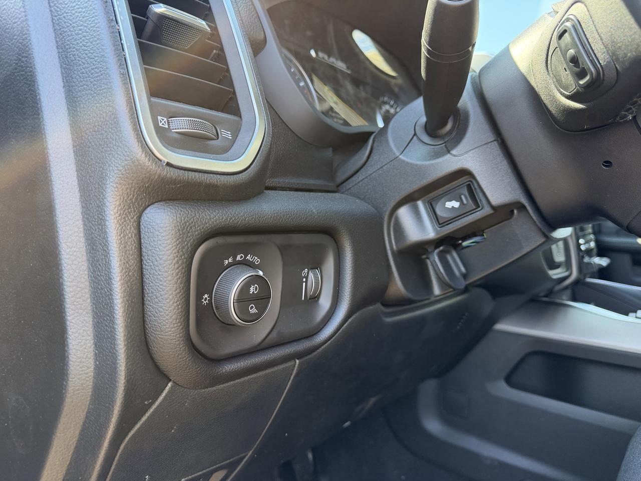 2026 Ram 3500 Big Horn Crew Cab 4x4 | HO Cummins Turbo Diesel | Night Edition | Diamond Black | 12IN Touchscreen Redwater AB