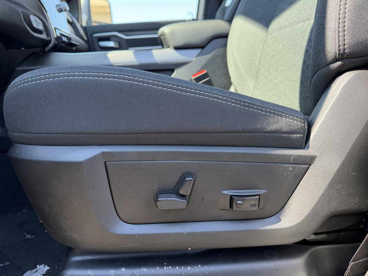 2026 Ram 3500 Big Horn Crew Cab 4x4 | HO Cummins Turbo Diesel | Night Edition | Diamond Black | 12IN Touchscreen Redwater AB