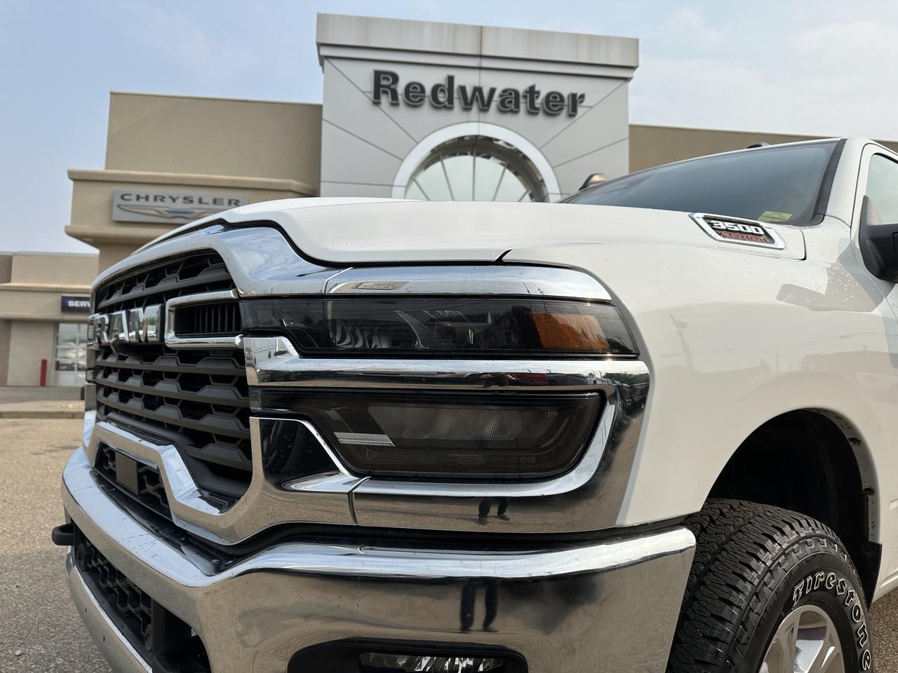 2026 Ram 3500 Big Horn Crew Cab 4x4 | Low KMs | V8 HEMI | Backup Camera | Remote Keyless Entry | Trailer Towing Redwater AB