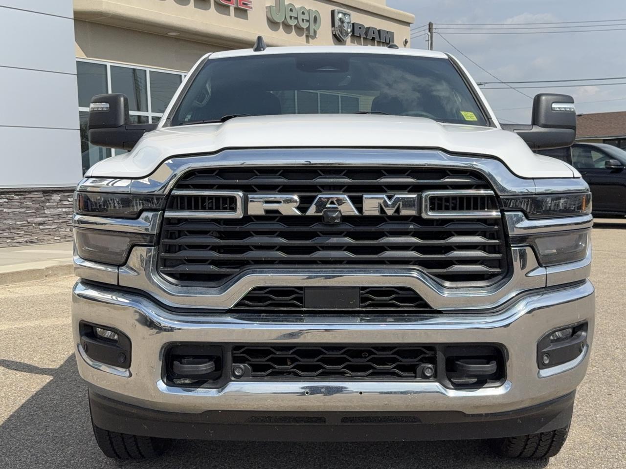 2026 Ram 3500 Big Horn Crew Cab 4x4 | Low KMs | V8 HEMI | Backup Camera | Remote Keyless Entry | Trailer Towing Redwater AB