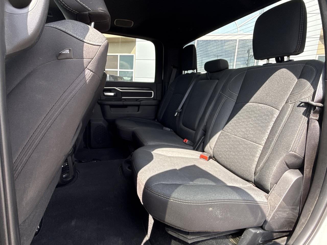 2026 Ram 3500 Big Horn Crew Cab 4x4 | Low KMs | V8 HEMI | Backup Camera | Remote Keyless Entry | Trailer Towing Redwater AB