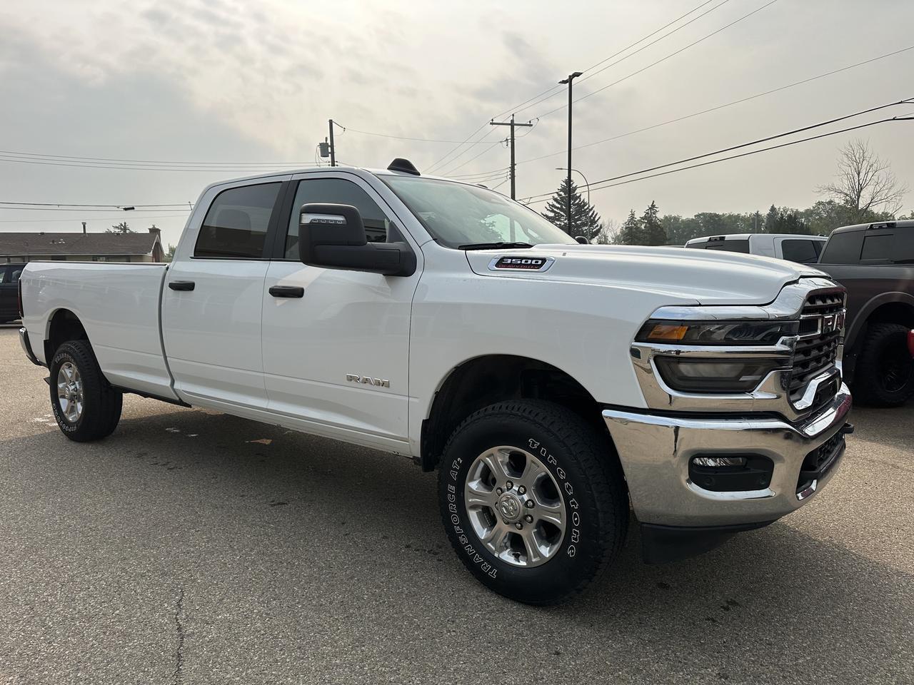 2026 Ram 3500 Big Horn Crew Cab 4x4 | Low KMs | V8 HEMI | Backup Camera | Remote Keyless Entry | Trailer Towing Redwater AB