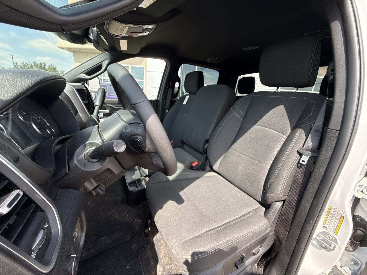 2026 Ram 3500 Big Horn Crew Cab 4x4 | Low KMs | V8 HEMI | Backup Camera | Remote Keyless Entry | Trailer Towing Redwater AB