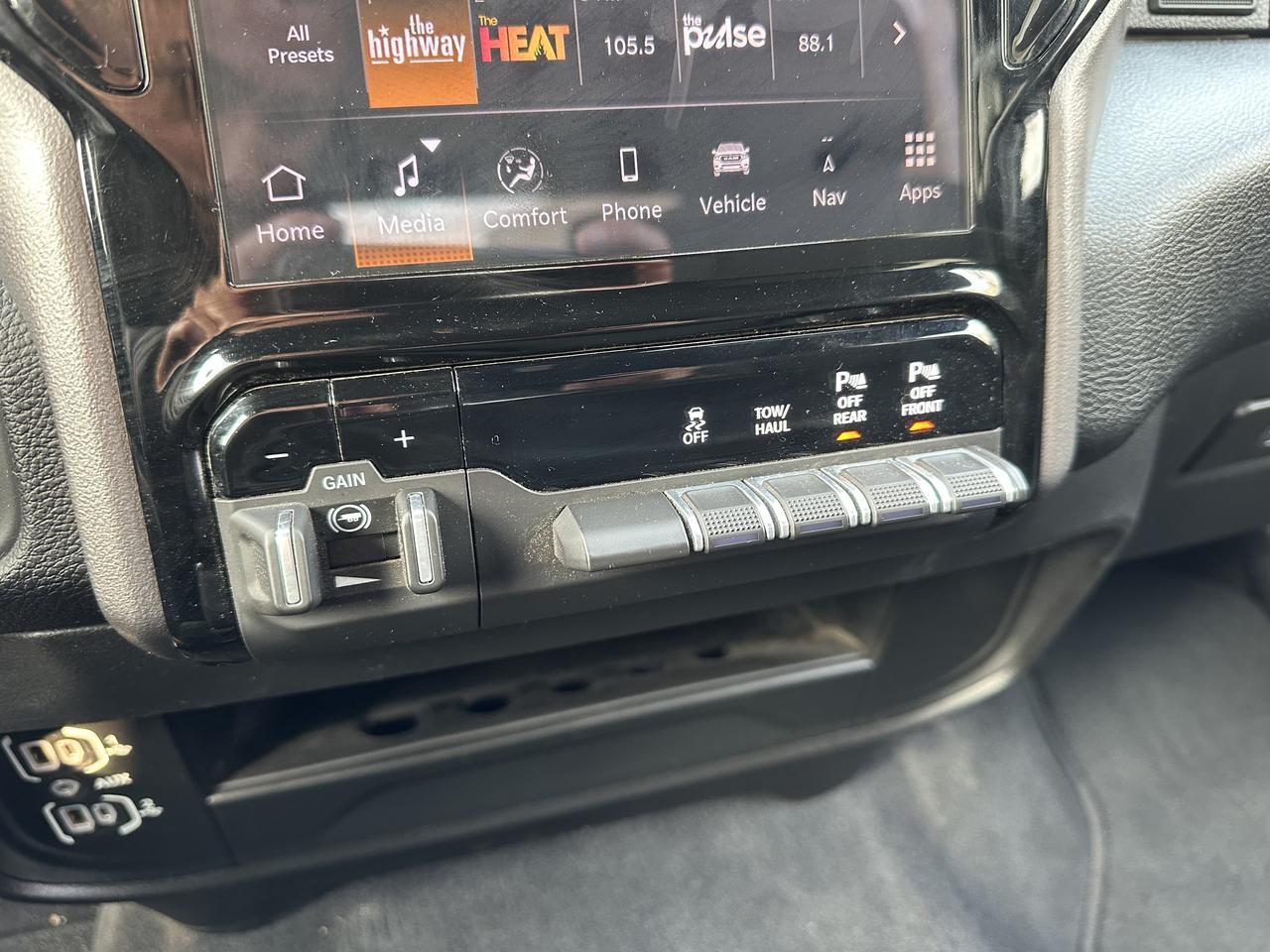 2026 Ram 3500 Big Horn Crew Cab 4x4 | Low KMs | V8 HEMI | Backup Camera | Remote Keyless Entry | Trailer Towing Redwater AB