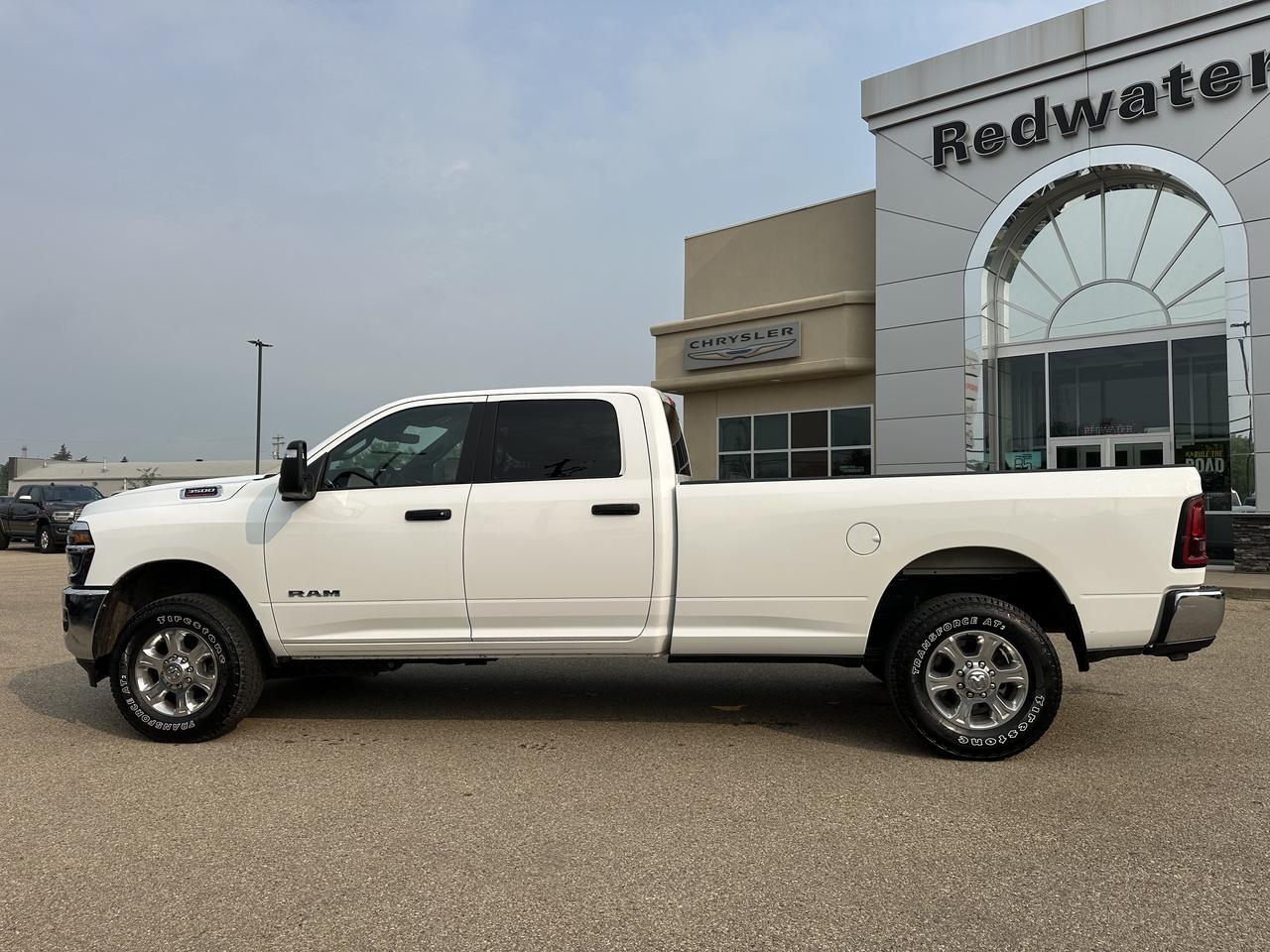 2026 Ram 3500 Big Horn Crew Cab 4x4 | Low KMs | V8 HEMI | Backup Camera | Remote Keyless Entry | Trailer Towing Redwater AB