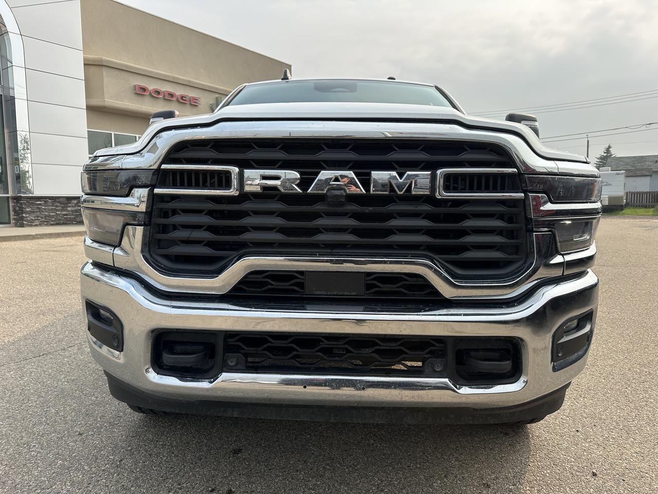 2026 Ram 3500 Big Horn Crew Cab 4x4 | Low KMs | V8 HEMI | Backup Camera | Remote Keyless Entry | Trailer Towing Redwater AB