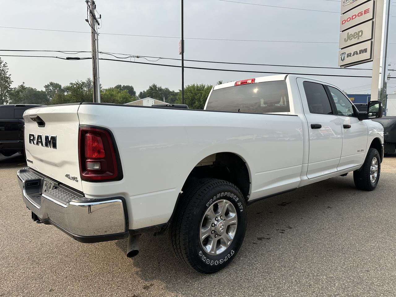 2026 Ram 3500 Big Horn Crew Cab 4x4 | Low KMs | V8 HEMI | Backup Camera | Remote Keyless Entry | Trailer Towing Redwater AB