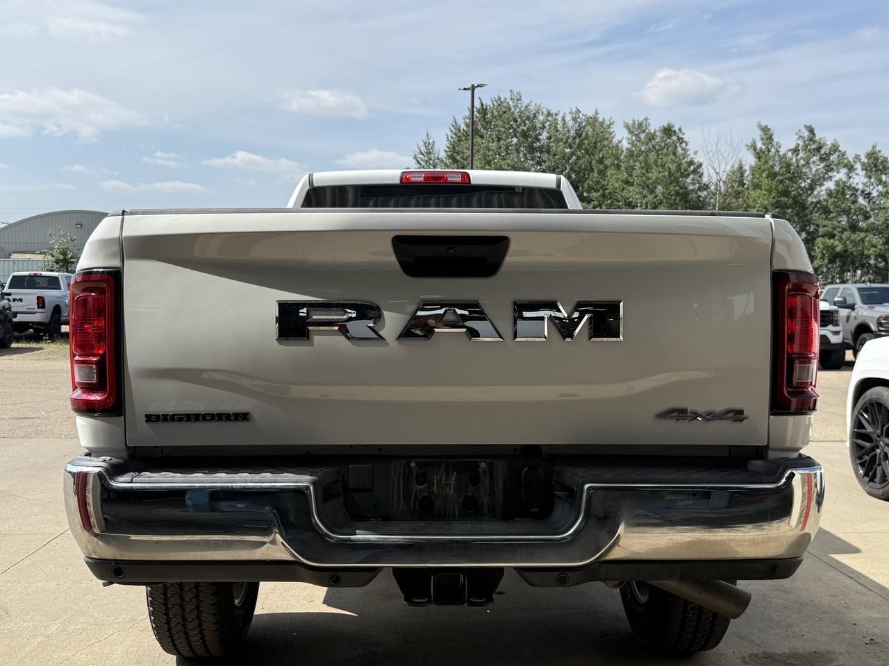 2026 Ram 3500 Big Horn Crew Cab 4x4 | Low KMs | V8 HEMI | Backup Camera | Remote Keyless Entry | Trailer Towing Redwater AB